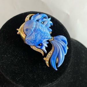 Vintage vintage feel so brooch